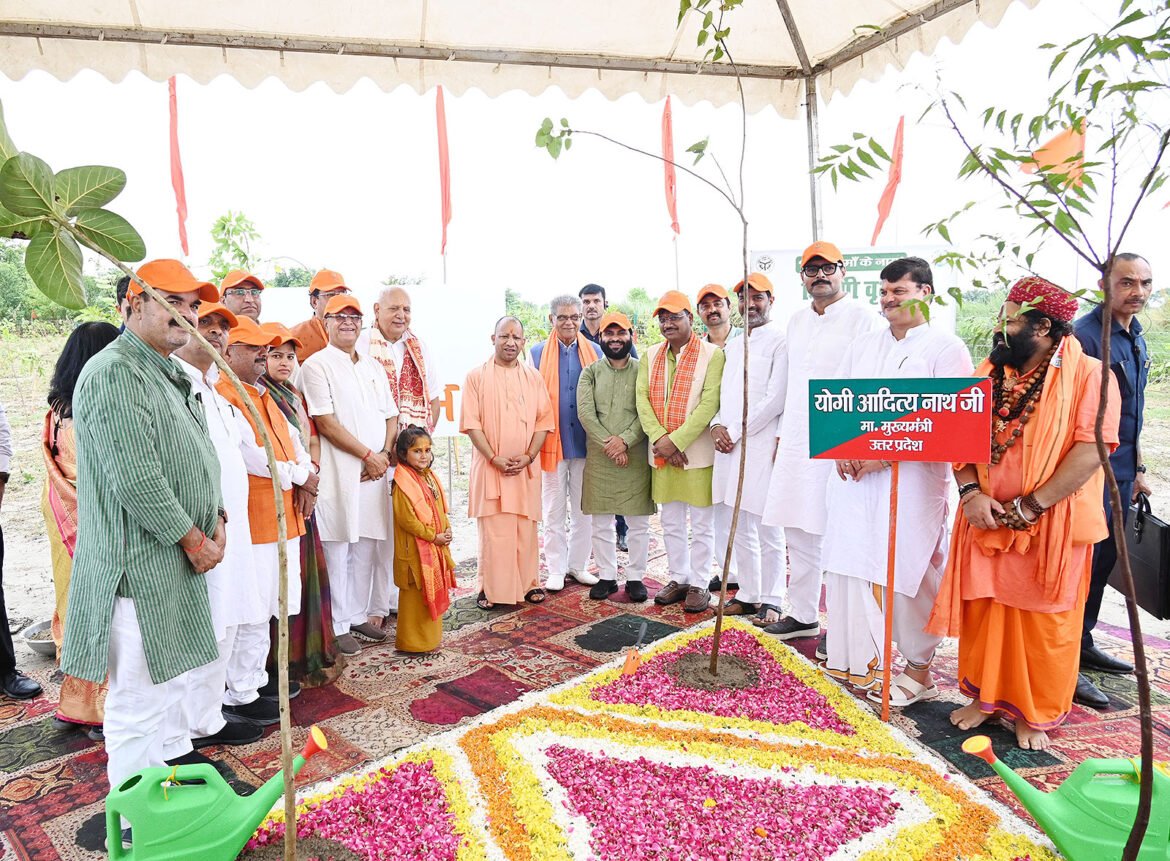 CM Yogi : वृक्षारोपण अभियान के तहत पिछले 8 वर्षों में उत्तर प्रदेश में 204 करोड़ पौधे लगाए गए