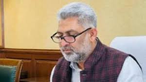 Minister Lal Chand Kataruchak ने राजमार्गों के किनारे बड़े आकार के फूलदार पौधे लगाने के लिए एक पायलट परियोजना पर विचार करने का सुझाव दिया।