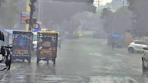 DELHI WEATHER : भीगने के लिए हो जाएं तैयार! दिल्ली में अगले 6 दिनों तक भारी बारिश का अलर्ट जारी।