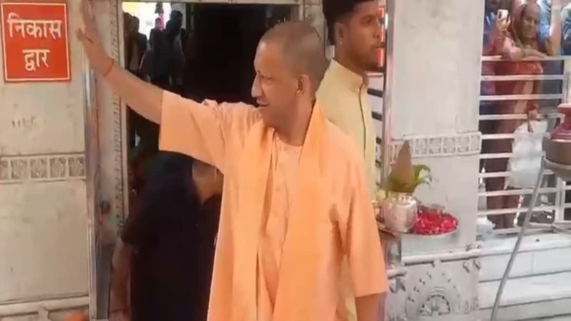 CM Yogi : श्री दूधेश्वर नाथ महादेव मठ मंदिर में भगवान शिव का रुद्राभिषेक किया गया