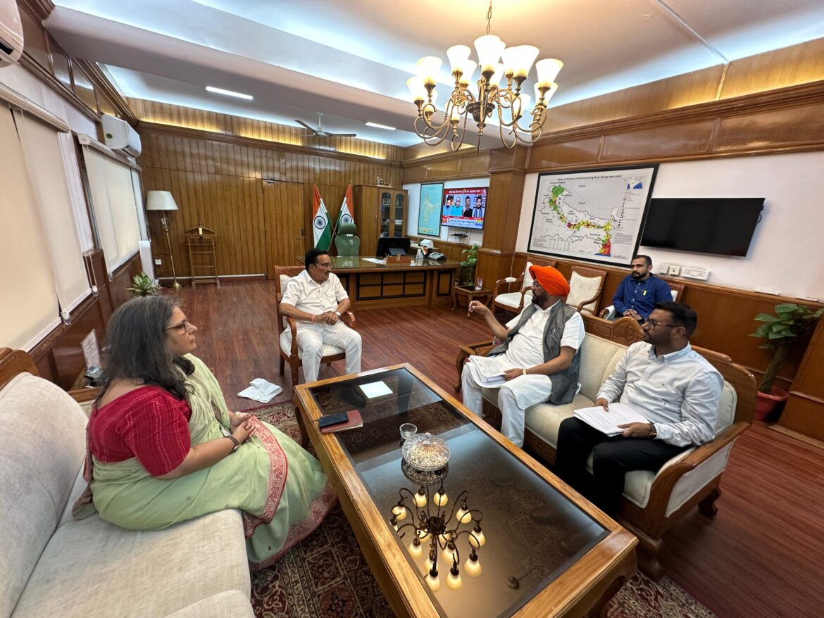 Minister Kuldeep Dhaliwal ने केंद्रीय मंत्री सी.आर.पाटिल से अजनाला क्षेत्र में रावी नदी में बाढ़ से होने वाली तबाही से निपटने के लिए धनराशि जारी करने का आग्रह किया है।