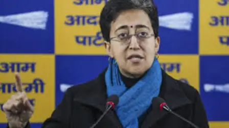 आतिशी ने CM Rekha Gupta को पत्र लिखकर पुरानी गाड़ियों से जुड़े मुद्दों पर चर्चा के लिए विधानसभा का विशेष सत्र बुलाने की मांग की।