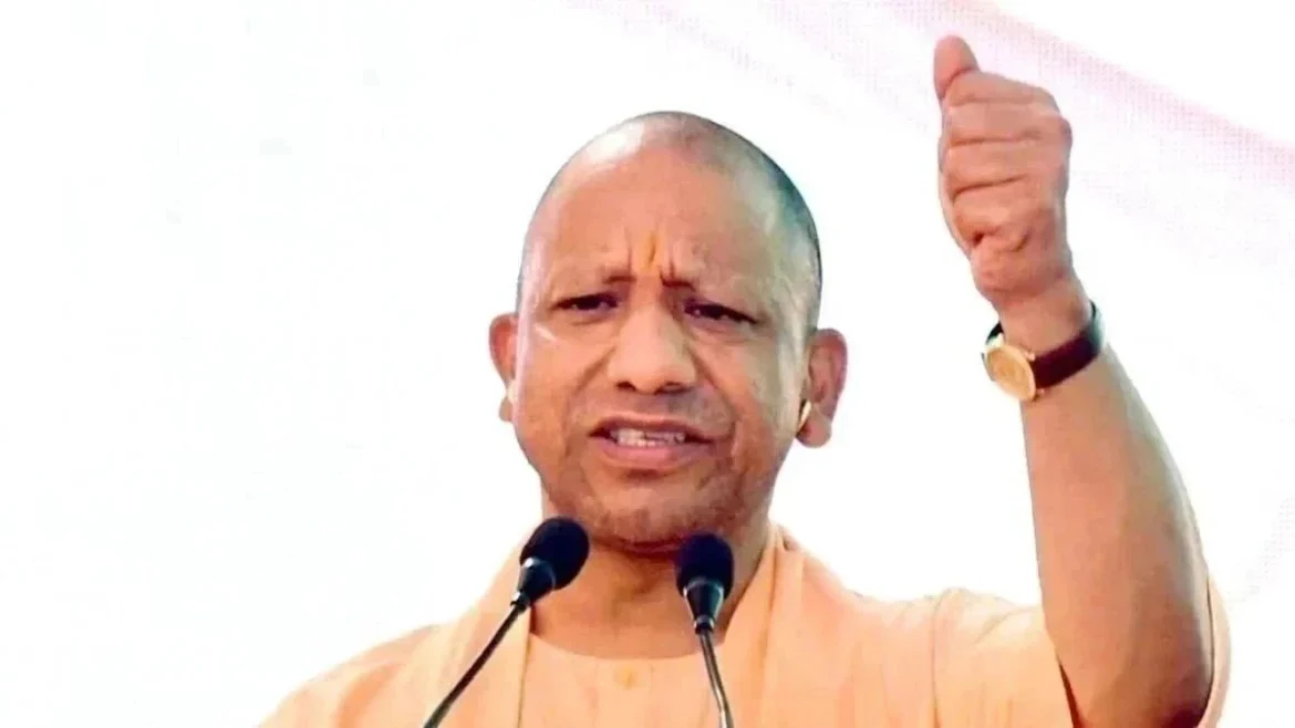 CM Yogi Adityanath ने पीसीएस-2022 और 2023 बैच के प्रशिक्षु अफसरों से किया संवाद