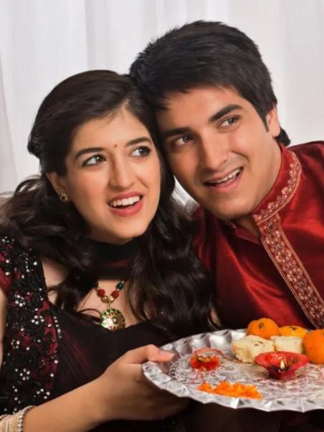 Avoid tying Rakhi during Bhadra period on the day of Raksha Bandhan.
