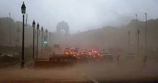 DELHI WEATHER : दिल्ली में तेज धूप के बाद एक बार फिर आसमान में बादलों ने डेरा जमा लिया है। भारी बारिश का अलर्ट जारी।