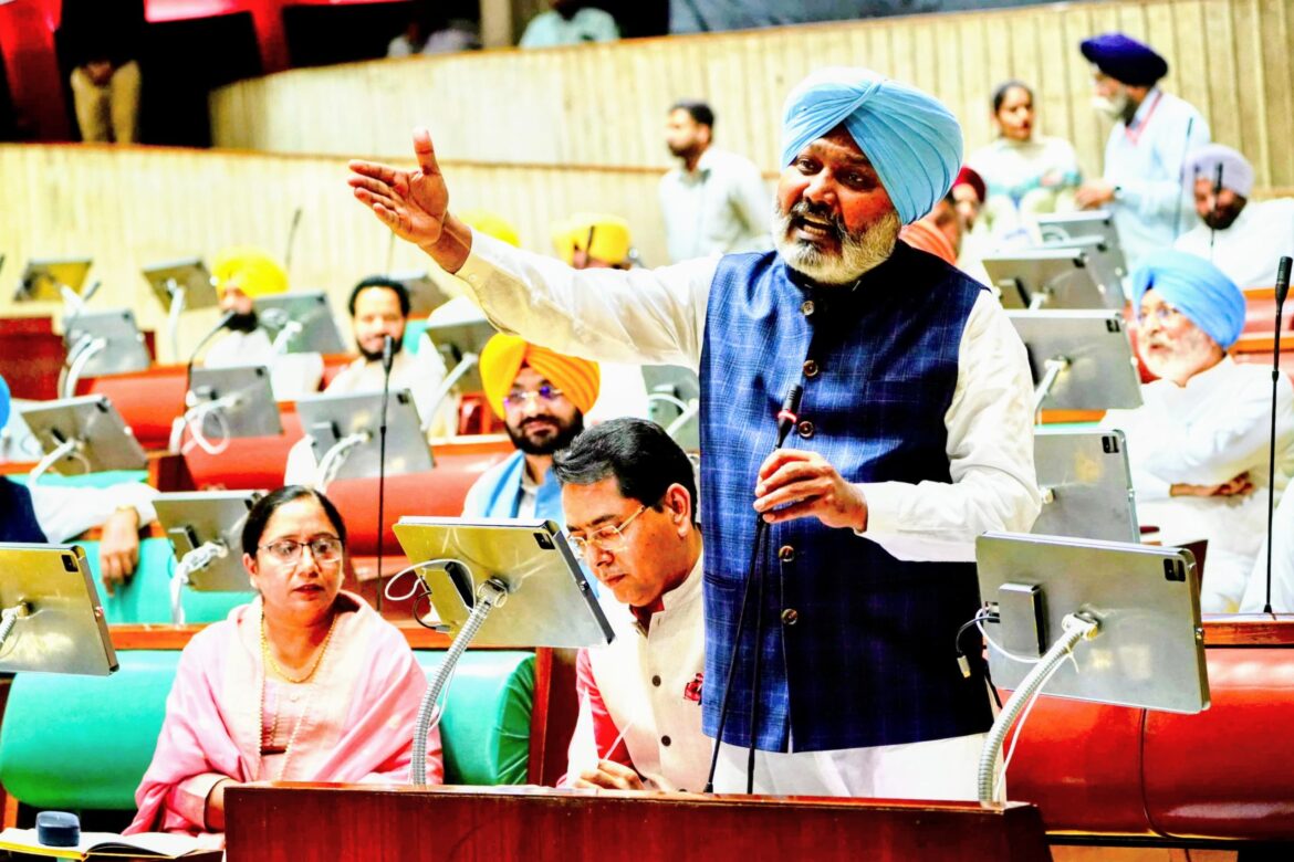 Minister Harpal Cheema ने बीबीएमबी प्रतिष्ठानों में सीआईएसएफ कर्मियों को तैनात करने के प्रस्ताव की कड़ी निंदा की है।