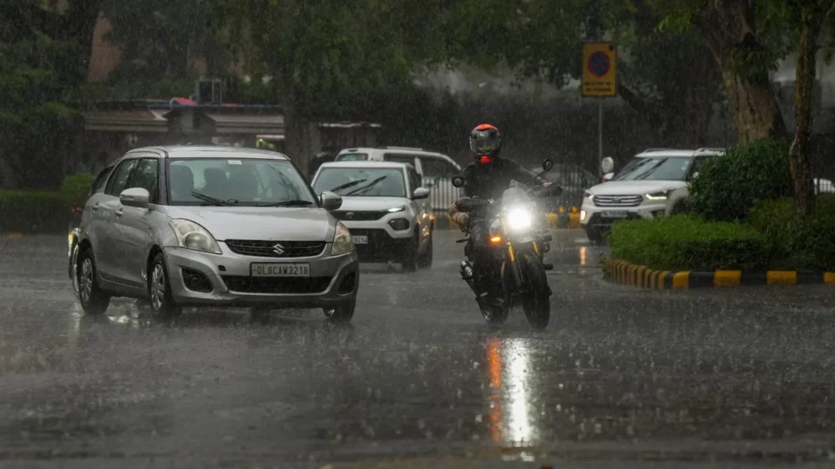 DELHI WEATHER : दिल्ली में येलो अलर्ट जारी,जानिए 10 राज्यों का मौसम अपडेट