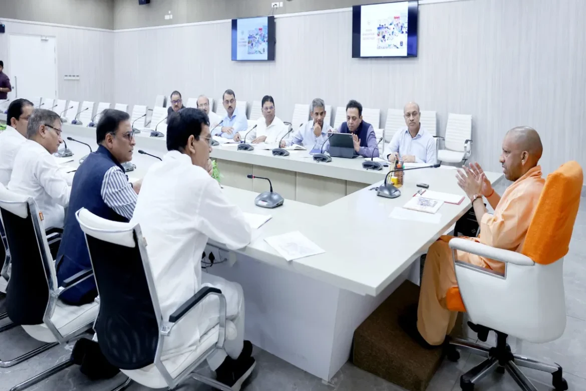 यूपी के CM Yogi ने होमगार्ड्स विभाग के कार्यों की समीक्षा की