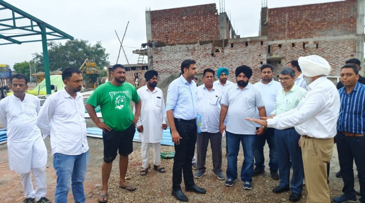 Punjab Mandi Board के सचिव ने संगरूर जिले में चल रही विकास परियोजनाओं की समीक्षा की।