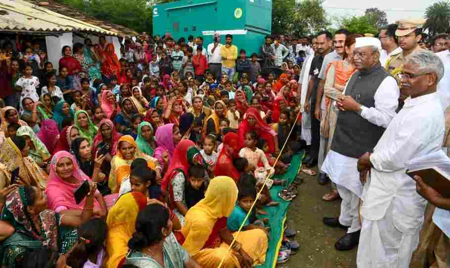 राजभवन में श्री बागड़े के एक वर्ष के कार्यकाल की उपलब्धियों पर प्रकाश डालने वाली पुस्तक “Abhyuday Ki Ore” का विमोचन।