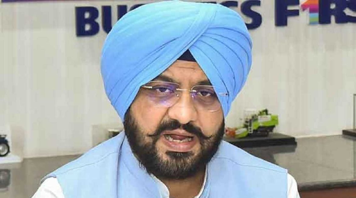 Minister Tarunpreet : पंजाब सरकार ने बड़े पैमाने पर ग्रामीण बाढ़ राहत और पुनर्वास अभियान शुरू किया