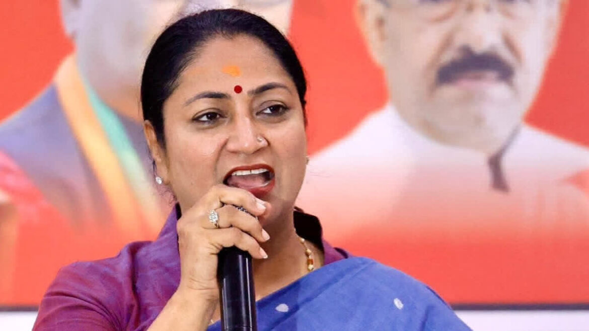 मुख्यमंत्री रेखा गुप्ता ने किया बड़ा ऐलान - कोविड शहीद कर्मचारियों के परिवारों को मिलेगा 1 करोड़ मुआवजा