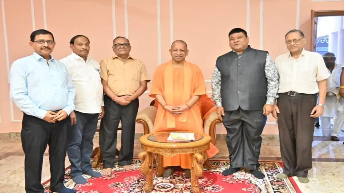 मुख्यमंत्री योगी आदित्यनाथ का बड़ा एलान: दीवाली से पहले हर जिले में लगेगा 'स्वदेशी मेला', खादी उत्पादों पर 25% की छूट