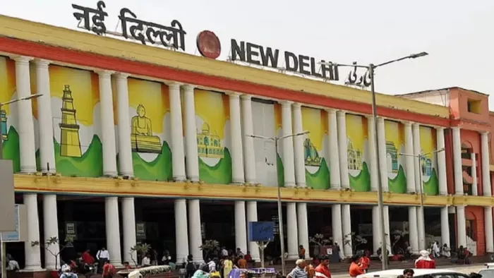 दिल्ली में दिवाली-छठ के लिए विशेष इंतजाम: नई दिल्ली रेलवे स्टेशन और बस अड्डों पर भीड़ नियंत्रण की नई व्यवस्था