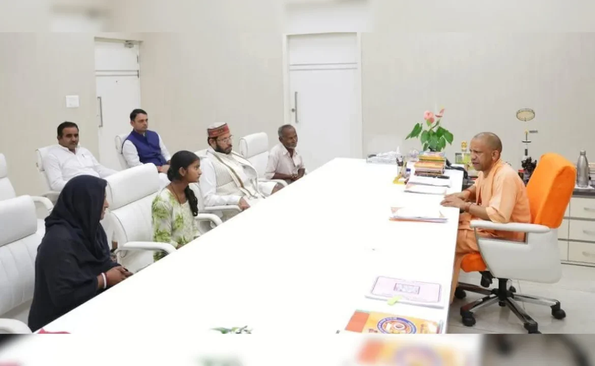 हरिओम वाल्मीकि मर्डर केस में सीएम योगी का सख्त रुख, बोले- ‘पीड़ित परिवार के आंसू का हिसाब लिया जाएगा’