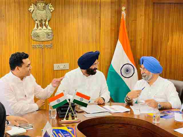 दिल्ली में बढ़ते प्रदूषण को लेकर दिल्ली सरकार की नई पहल, जनता से मांगे जाएंगे सुझाव