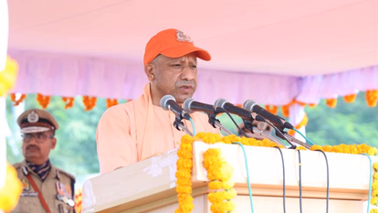 यूपी पुलिस स्मृति दिवस 2025: मुख्यमंत्री योगी आदित्यनाथ बोले - पुलिस का समर्पण समाज के लिए आदर्श, शहीदों को दी श्रद्धांजलि