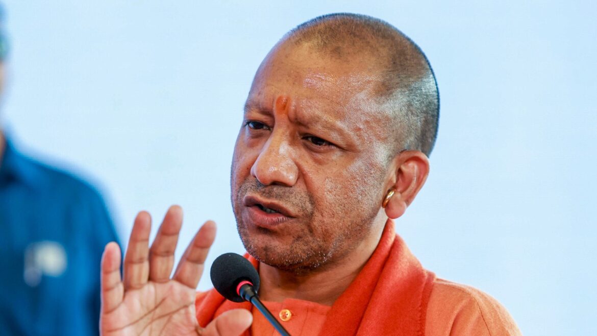 मुख्यमंत्री योगी आदित्यनाथ का प्रयागराज दौरा: माघ मेले की तैयारियों का निरीक्षण और संगम पर गंगा पूजन