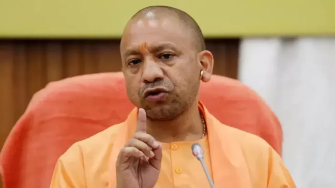 योगी सरकार का भ्रष्टाचार पर बड़ा एक्शन: 4 अधिकारी बर्खास्त, 3 पेंशन में कटौती का आदेश