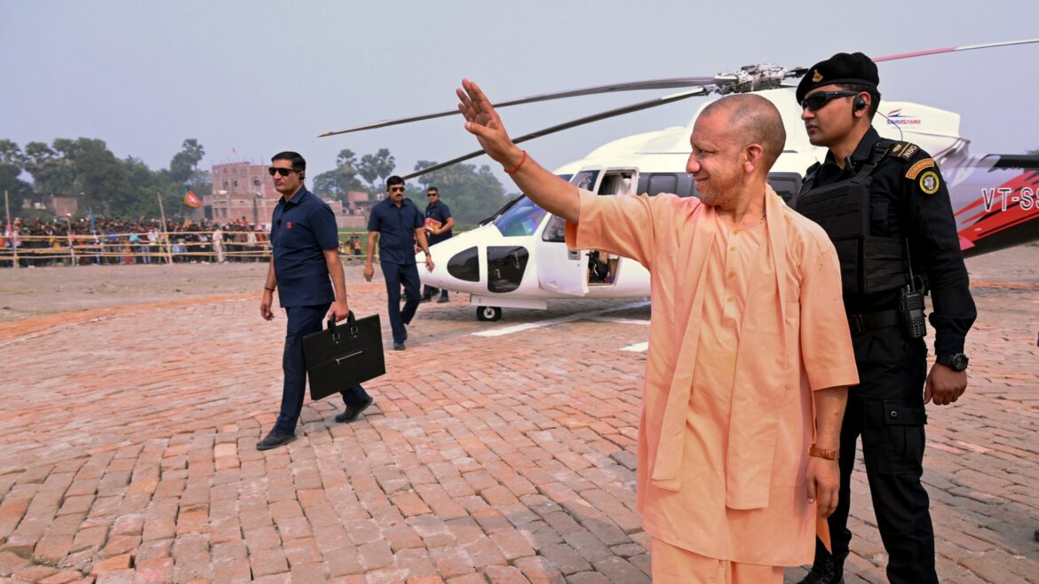 वाराणसी एयरपोर्ट पर पहुंचेंगे मुख्यमंत्री योगी आदित्यनाथ, सोनभद्र के लिए होंगे रवाना