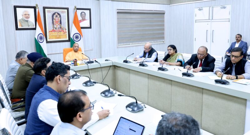 मुख्यमंत्री योगी आदित्यनाथ ने रीलबाज पुलिसकर्मियों की संवेदनशील जगहों पर तैनाती पर लगाई रोक, स्नान पर्व और मेलों के लिए दिए सुरक्षा निर्देश