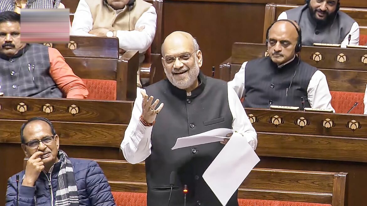 अमित शाह का वंदे मातरम पर बड़ा बयान: नेहरू पर लगाया 'टुकड़े-टुकड़े' करने का आरोप