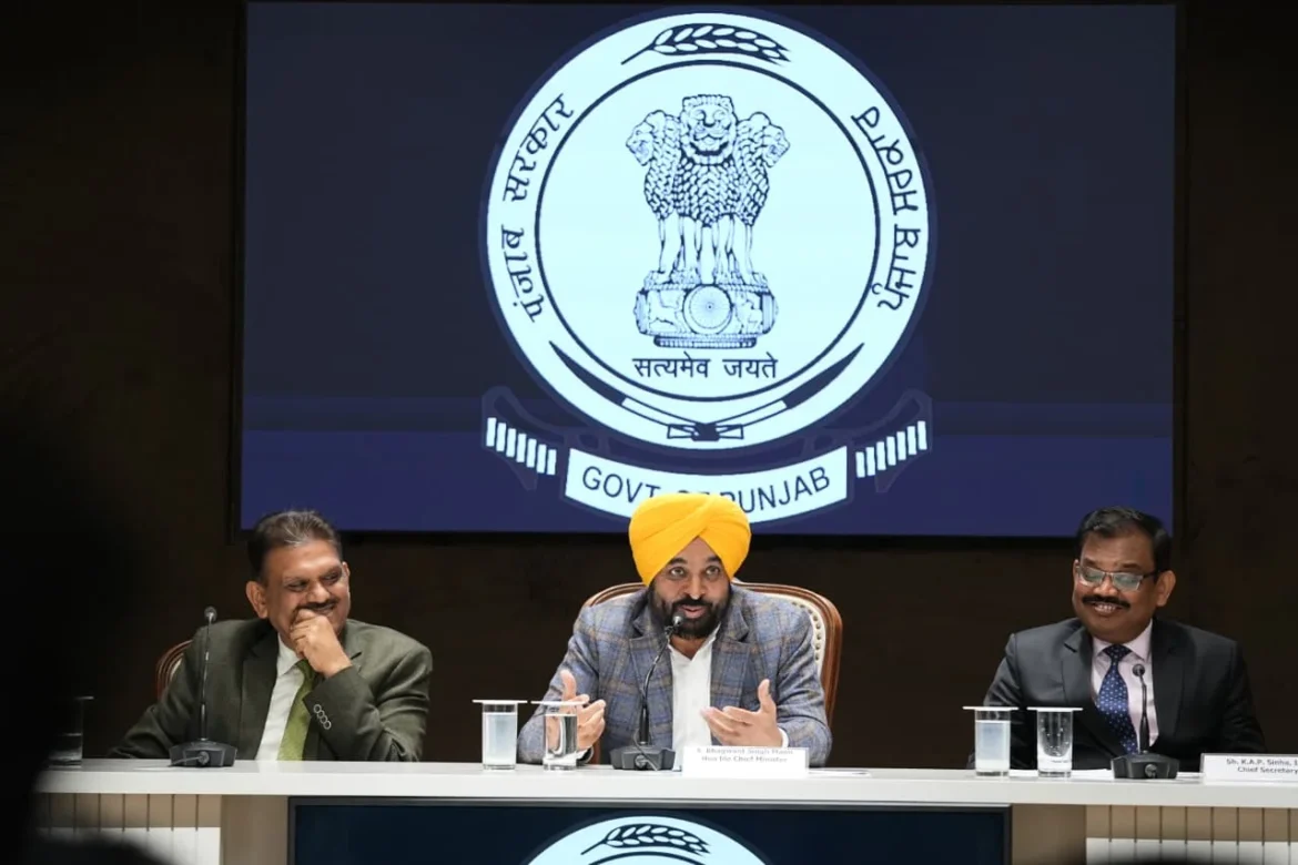 मुख्यमंत्री भगवंत सिंह मान ने अधिकारियों से आम जनता के हित में कार्य करने का आग्रह किया