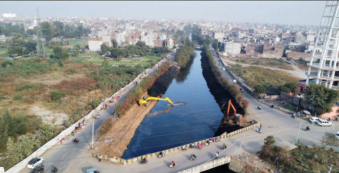 AAP सरकार लाई बदलाव: सांसद संत सीचेवाल की अगुवाई में बुड्ढा दरिया बना जीवंत—जहां खड़ा होना था नामुमकिन, वहां अब तैर रही किश्ती