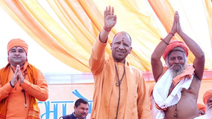 मुख्यमंत्री योगी आदित्यनाथ ने कहा: सनातन धर्म की रक्षा तभी संभव जब हम एकजुट रहें, नशा और धर्मांतरण से सतर्क रहें