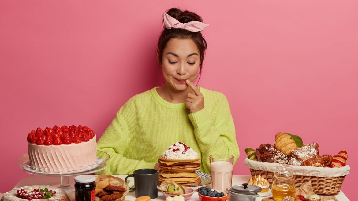 Winter Sweet Cravings: ठंड में खाना खाने के बाद क्यों बढ़ती है मीठे की तलब और इसे कैसे कंट्रोल करें