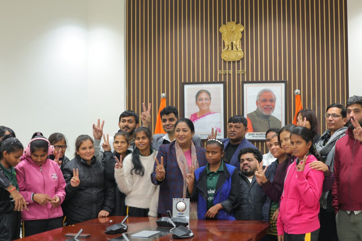 मुख्यमंत्री रेखा गुप्ता ने ब्लाइंड वुमेन्स T20 वर्ल्ड कप विजेता टीम को सम्मानित किया