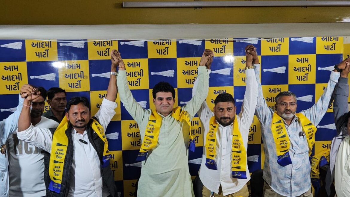 इसुदान गढ़वी: अरविंद केजरीवाल और AAP की विचारधारा से प्रेरित होकर संजयसिंह राज AAP में शामिल हुए