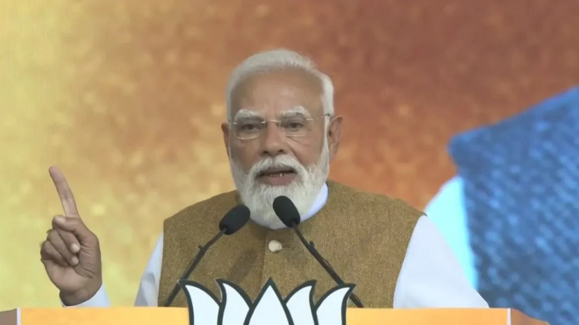 प्रधानमंत्री नरेंद्र मोदी ने केरल में विकास परियोजनाओं का किया उद्घाटन, लेफ्ट-कांग्रेस पर साधा निशाना