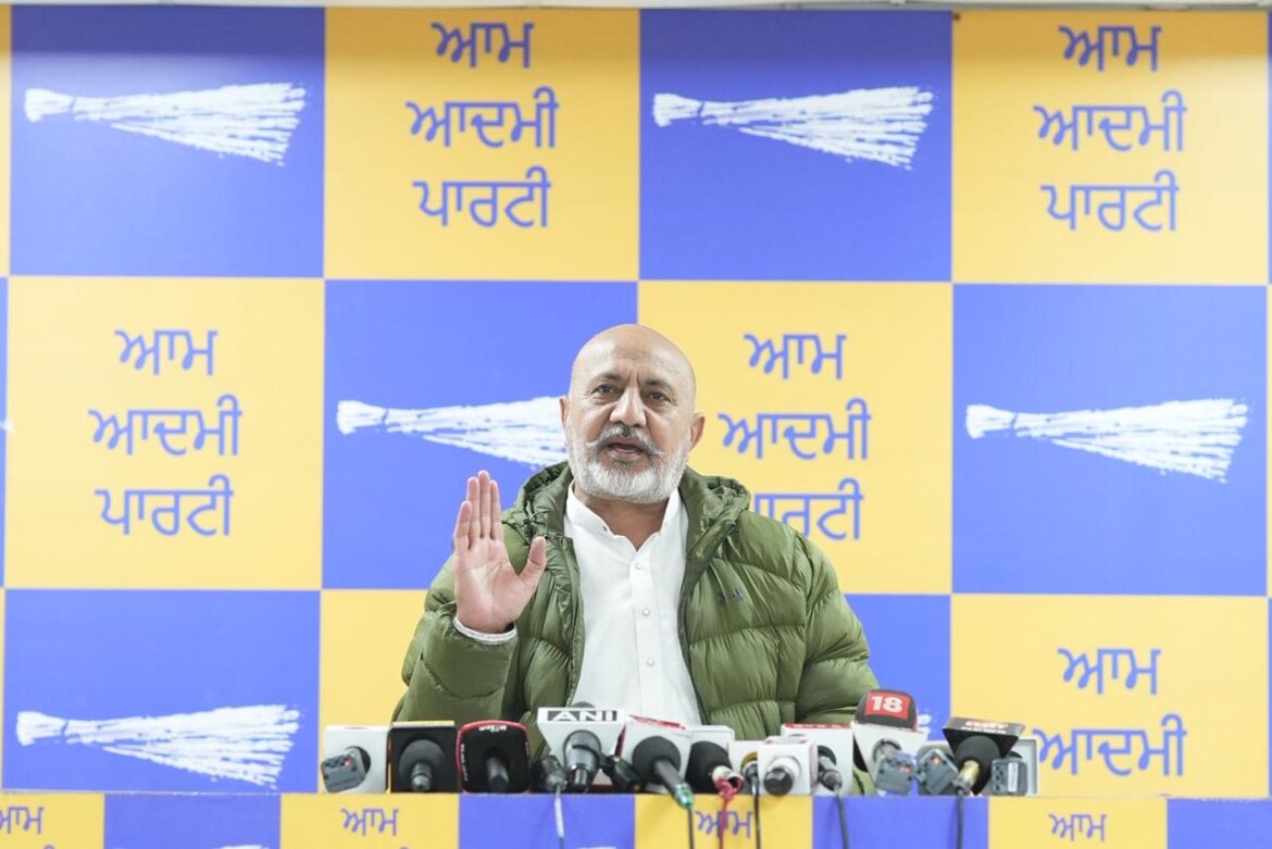 AAP: बिट्टू के बयान से जाखड़ और कैप्टन पर सवाल, बादल से गठबंधन की बेचैनी क्यों?