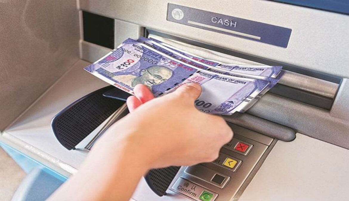 SBI ग्राहकों के लिए चेतावनी: ATM ट्रांजैक्शन और बैलेंस चेक अब होंगे महंगे
