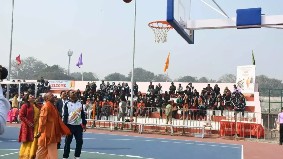 मुख्यमंत्री योगी आदित्यनाथ ने अंतर-विश्वविद्यालय बास्केटबॉल प्रतियोगिता का किया शुभारंभ, बोले– शिक्षण संस्थान खेल प्रतिभाओं को निखारें