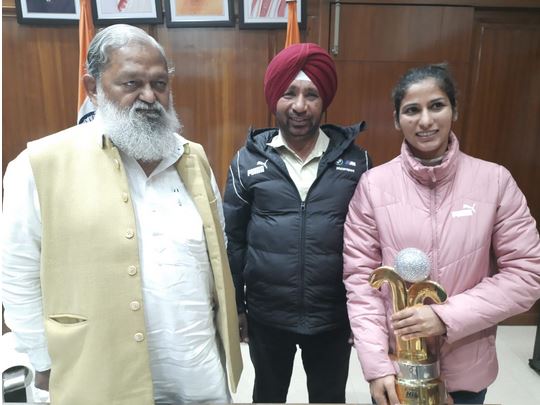 ओलंपियन नवनीत कौर ने चंडीगढ़ में हरियाणा के ऊर्जा मंत्री अनिल विज से की मुलाकात, प्रदर्शन पर मिला आशीर्वाद