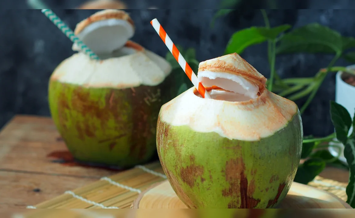 Coconut Water Benefits: सुबह खाली पेट नारियल पानी पीना वरदान से कम नहीं, एक्सपर्ट से जानें इसके 5 जबरदस्त फायदे