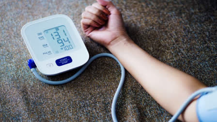 High Blood Pressure: बिना दवा के घर पर करें कंट्रोल, डॉक्टर की जरूरत नहीं पड़ेगी