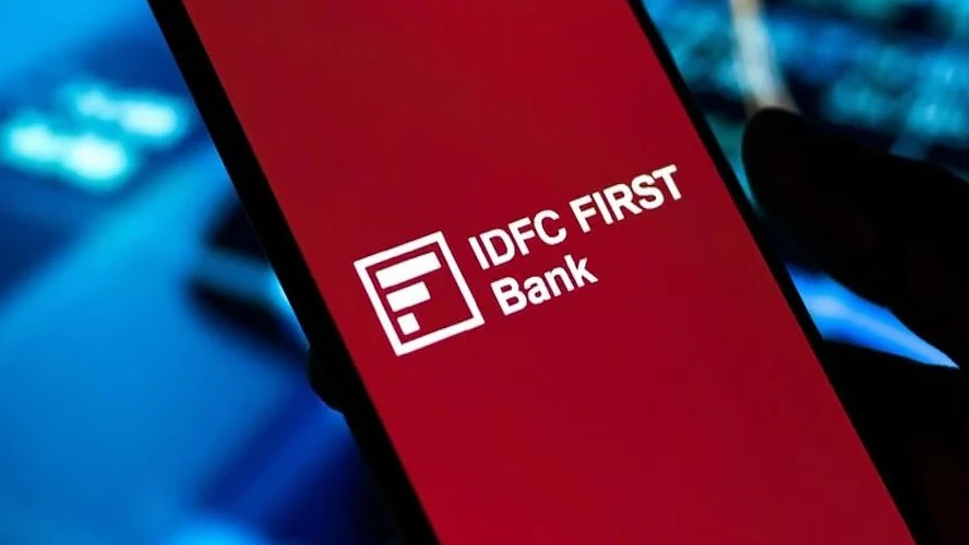 IDFC First Bank के शेयरों में भूचाल, 590 करोड़ रुपये के फ्रॉड के बाद स्टॉक 15% लोअर सर्किट पर