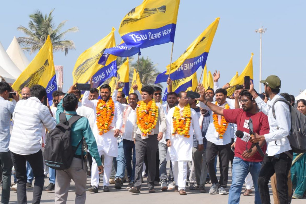 आम आदमी पार्टी ने सोमनाथ से शुरू की ‘परिवर्तन लाओ, किसान बचाओ यात्रा’, इसुदान गढ़वी और प्रवीण राम ने किसानों के बीच उठाया आवाज़ का झंडा!