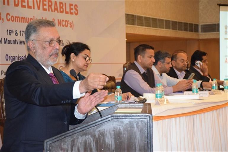 डॉ. बलबीर सिंह ने पंजाब में रोगी-केंद्रित स्वास्थ्य सेवाओं की समीक्षा बैठक की अध्यक्षता, 550 नए आम आदमी क्लीनिक जोड़ने की घोषणा