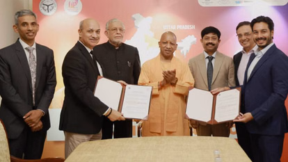 सिंगापुर दौरे पर मुख्यमंत्री योगी आदित्यनाथ: पहले दिन 6,650 करोड़ के तीन MoU, 21 हजार युवाओं को मिलेगा रोजगार