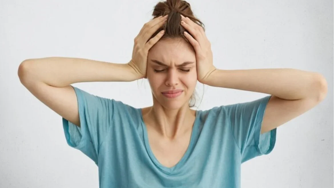 गैस्ट्रिक सिरदर्द: क्या सिर में भी चढ़ सकती है गैस, जानें इसकी गंभीरता और बचाव के तरीके