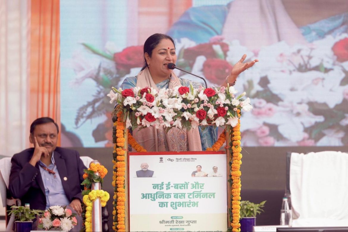 दिल्ली में आज से दौड़ेगी इलेक्ट्रिक डबल डेकर बस, मुख्यमंत्री रेखा गुप्ता दिखाएंगी हरी झंडी