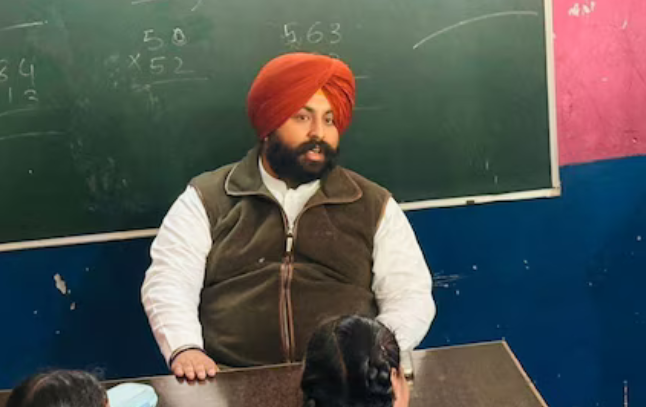 पंजाब में शिक्षा क्रांति: भगवंत सिंह मान सरकार ने 6 शिक्षकों को कारण बताओ नोटिस जारी किया