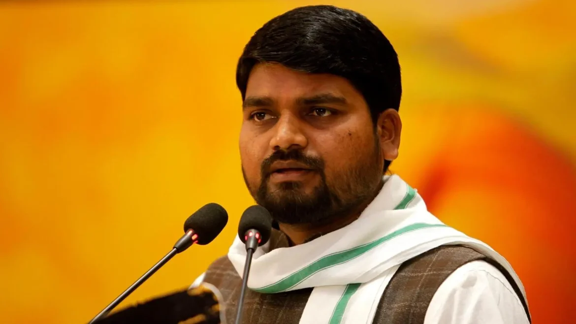 AAP विधायक चैतर वसावा ने ग्रामसभा प्रस्ताव के आधार पर डी-साग एजेंसी बंद करने और सीधे विकास कार्य कराने की मांग की