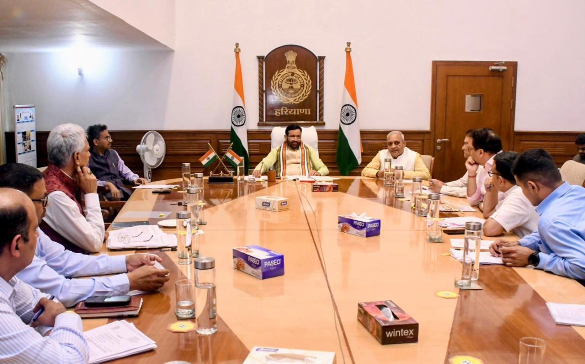 हरियाणा में सड़कों किनारे बिजली के पोलों की दूरी सुनिश्चित करने के निर्देश, मुख्यमंत्री नायब सिंह सैनी ने की समीक्षा बैठक