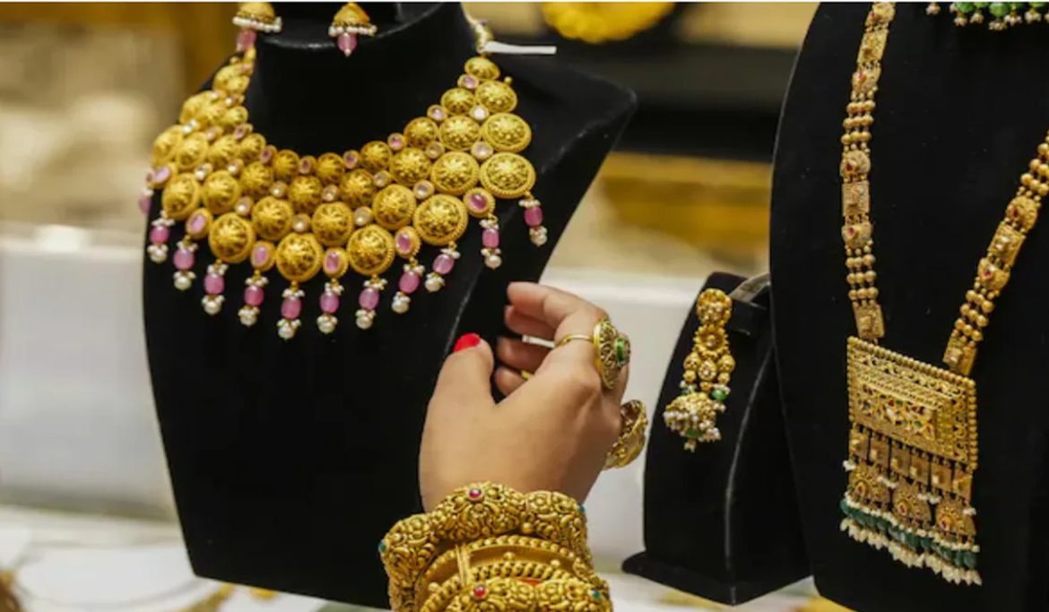 Gold Silver Price Today: पश्चिम एशिया तनाव से निवेशकों का बढ़ा रुझान, दिल्ली-मुंबई-चेन्नई में भाव अपडेट