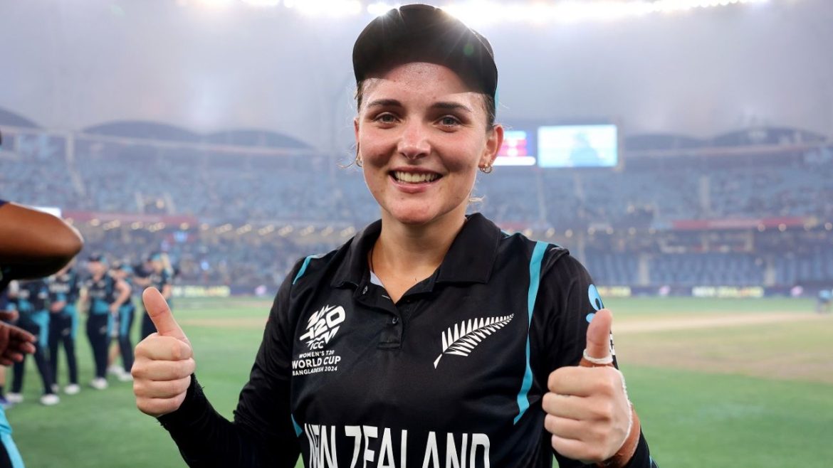 NZ vs SA Women T20I: महिला क्रिकेटर एमिलिया केर ने 52 गेंदों में जड़ा शतक, रोहित शर्मा भी रह गए पीछे